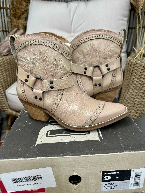women's booties with peep toe*DISCONTINUED* | Dingo | Gummy Bear Leather Cowboy Boots in Natural - Last Chance Size 9 women's booties with peep toe*DISCONTINUED* | Dingo | Gummy Bear Leather Cowboy Boots in Natural - Last Chance Size 9