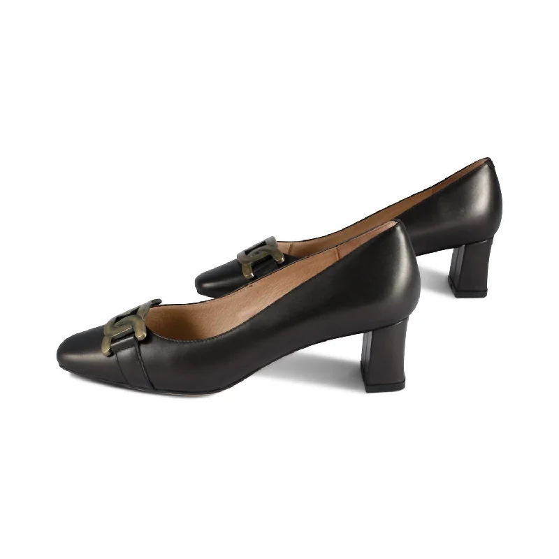 Women's ruffled stiletto heel pumps for a romantic styleWomen's Honor Leather Heel In Black Women's ruffled stiletto heel pumps for a romantic styleWomen's Honor Leather Heel In Black