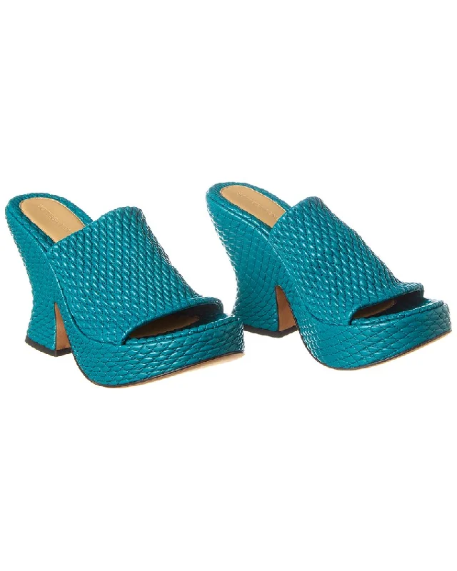 Women's Thong Sandals with a Beaded Design in Multicolor for a Beachy AestheticWomen's Thong Sandals with a Beaded Design in Multicolor for a Beachy AestheticBottega Veneta Leather Platform Sandal (Authentic Pre-Owned)