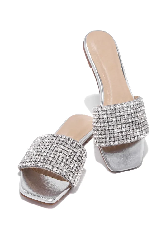 Anti - Slip Women's Sandals with a Grooved Sole in Green for Outdoor AdventuresMarline Embellished Slide Sandals - Silver Anti - Slip Women's Sandals with a Grooved Sole in Green for Outdoor AdventuresMarline Embellished Slide Sandals - Silver