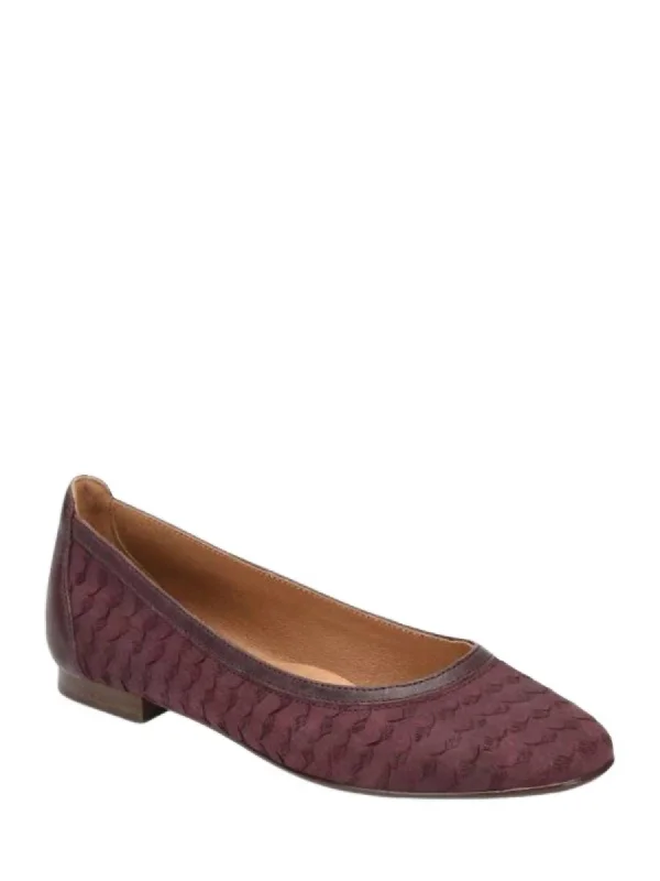 Child - Friendly Women's Sandals with a Secure Buckle in Purple for Moms on the GoWomen's Maretto Flat Sandals In Cordovan