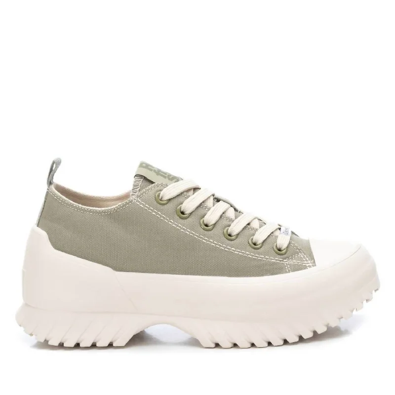 Low - Top Women's Tennis Sneakers in Bright Neon for a Pop of Color on the CourtWomen's Canvas Platform Sneakers In Open Green Low - Top Women's Tennis Sneakers in Bright Neon for a Pop of Color on the CourtWomen's Canvas Platform Sneakers In Open Green