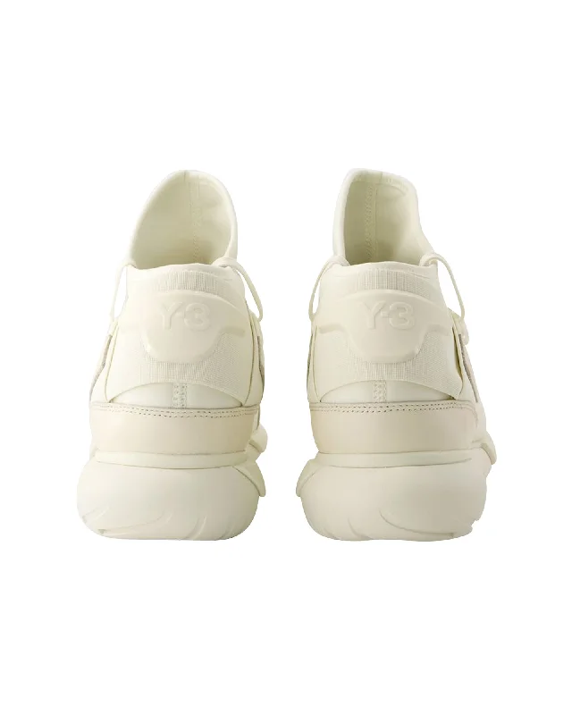 Smart - Tech Women's Sneakers with Fitness Tracking Features for Active Lifestyle EnthusiastsQasa Sneakers - Y-3 - Leather - Beige/Blanc