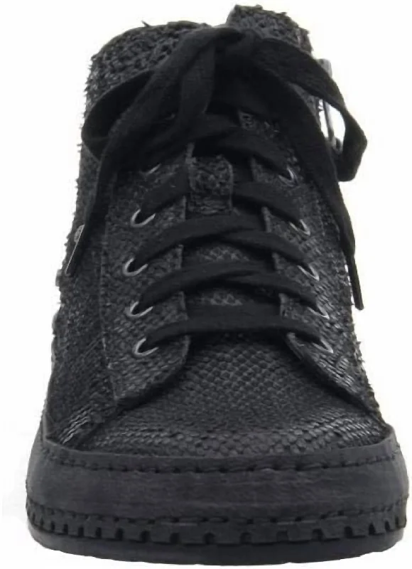 Chunky - Sole Women's Platform Sneakers in White for a Trendy Street Style LookWomen's Roundtrip Sneakers In Black Chunky - Sole Women's Platform Sneakers in White for a Trendy Street Style LookWomen's Roundtrip Sneakers In Black